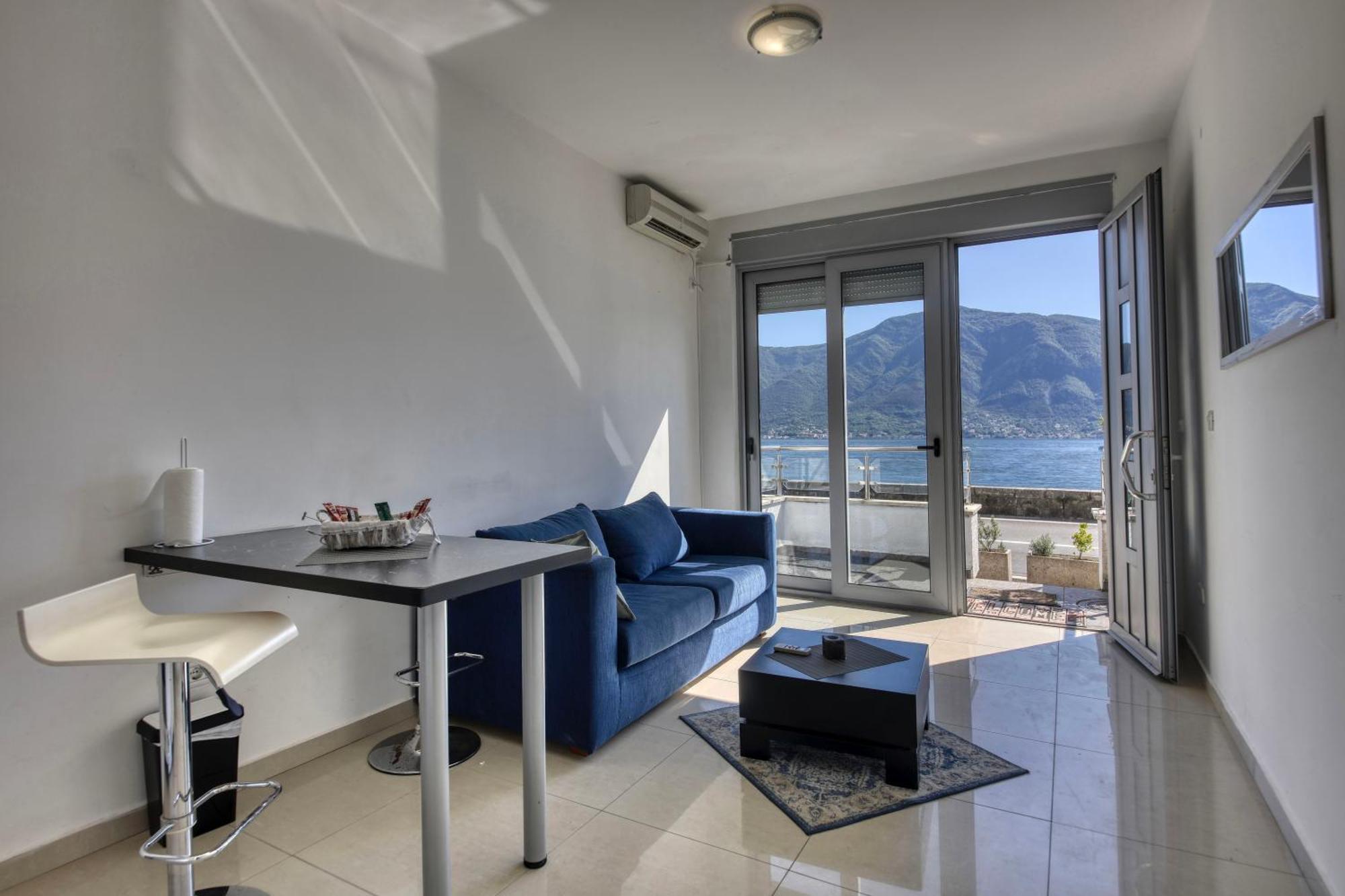 Waterfront Apartments Котор Екстер'єр фото