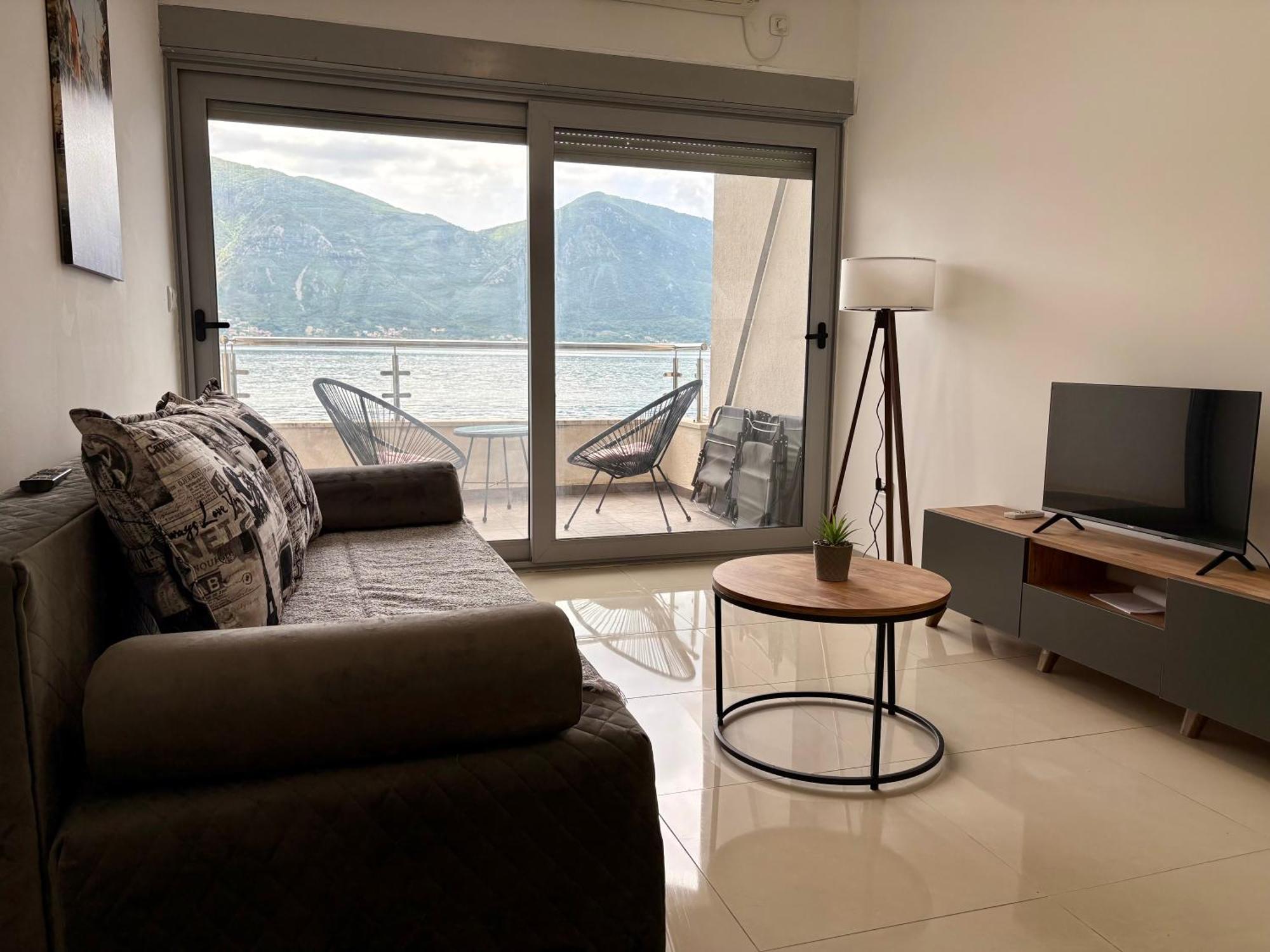 Waterfront Apartments Котор Екстер'єр фото