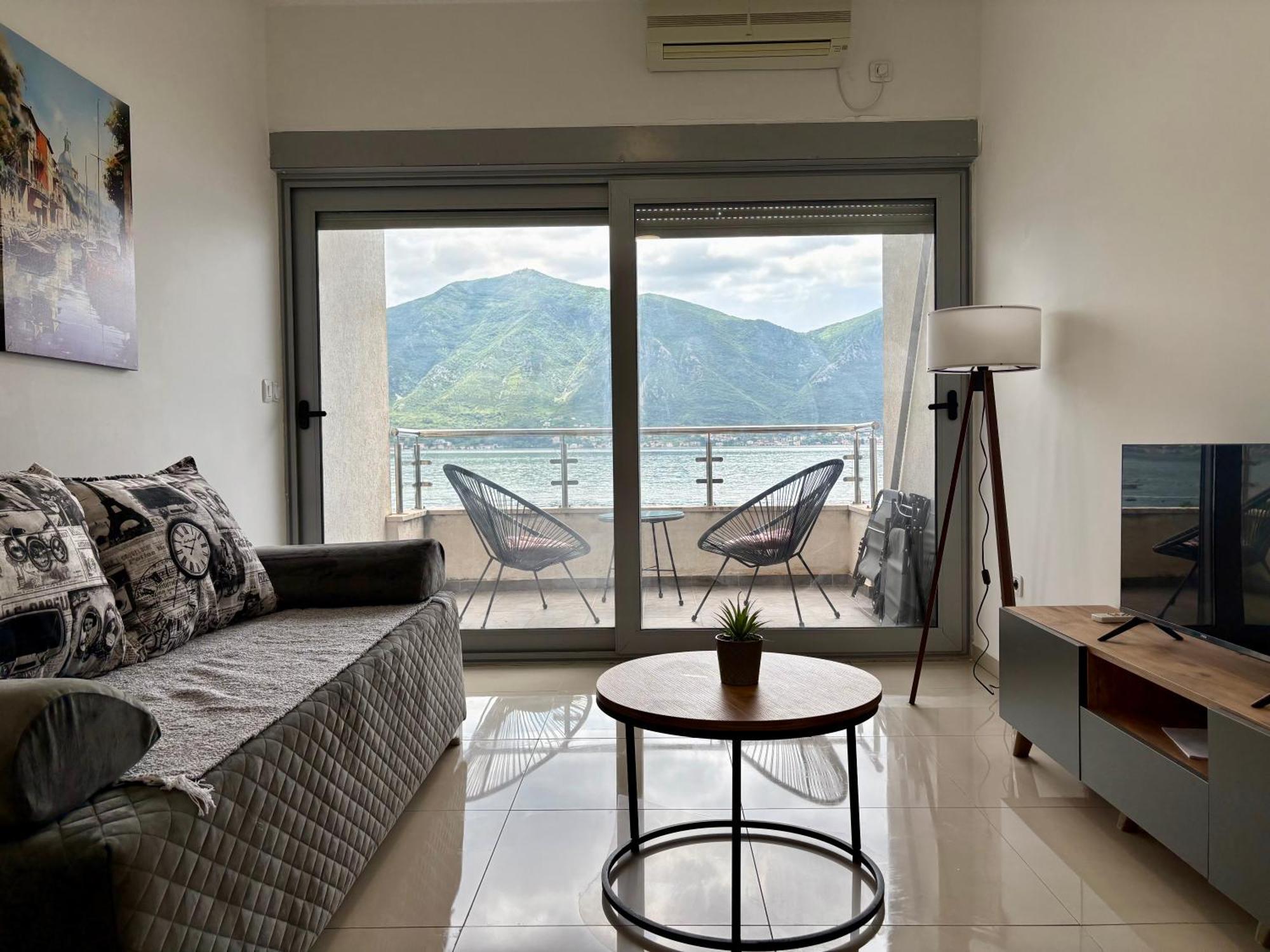 Waterfront Apartments Котор Екстер'єр фото